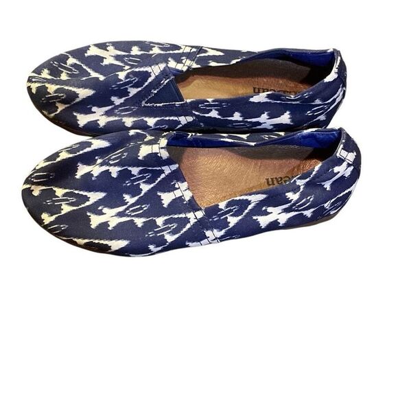 L.L.BEAN WOMEN'S LAKEWASHED CANVAS SLIP-ONS NAVY BLUE 7msize 8 - Picture 3 of 5